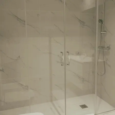 Thermae Retreat 公寓 *